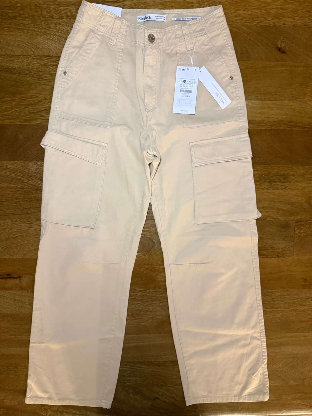 NWT Bershka Women’s Beige Cargo Pants - Size 4